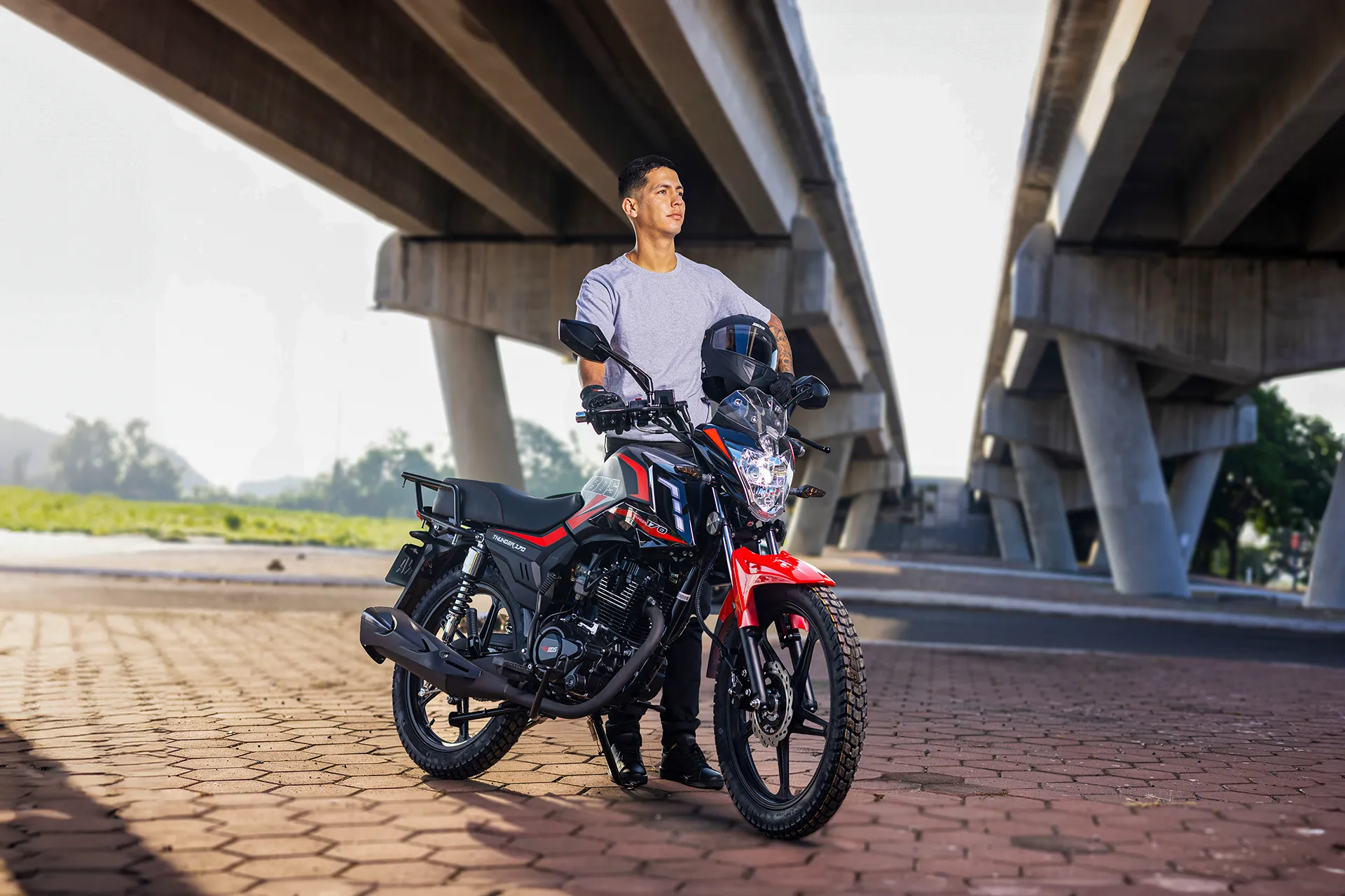 Errores frecuentes al manejar en moto, ¡evítalos y conduce seguro!