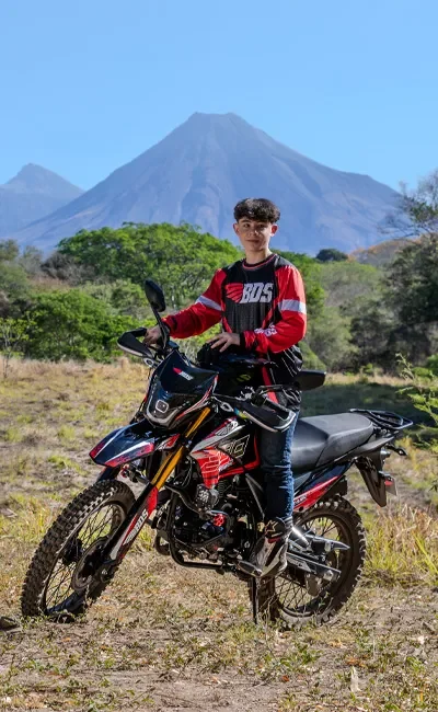 Moto Stark 250 doblepropósito para trabajo y viajes