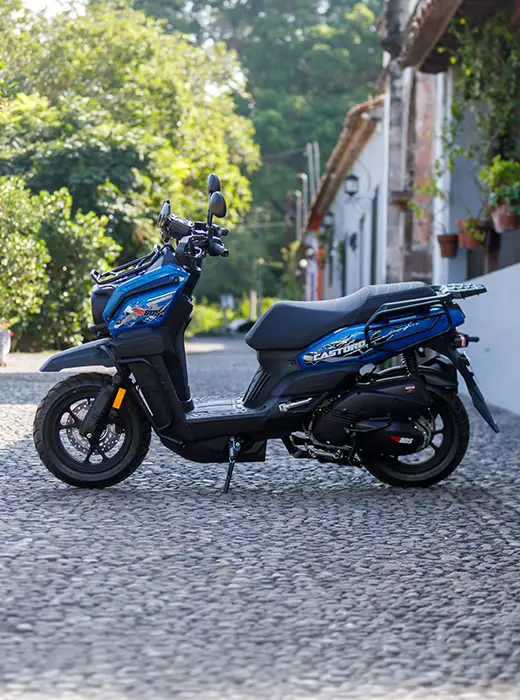 Motoneta BDS de tamaño compacto ideal para tráfico y estacionamiento en la ciudad
